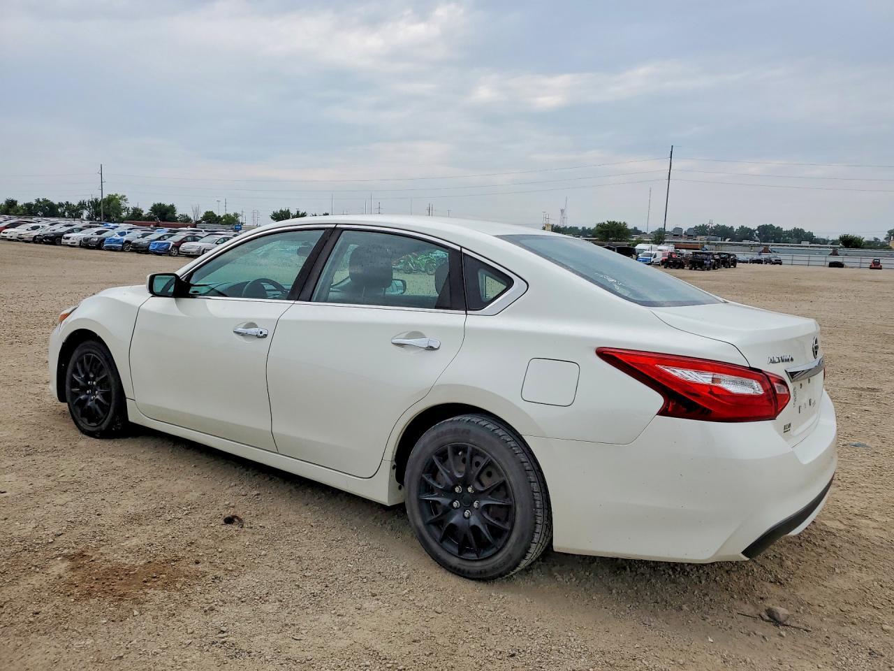 2016 Nissan Altima 2.5 S - Фото 2