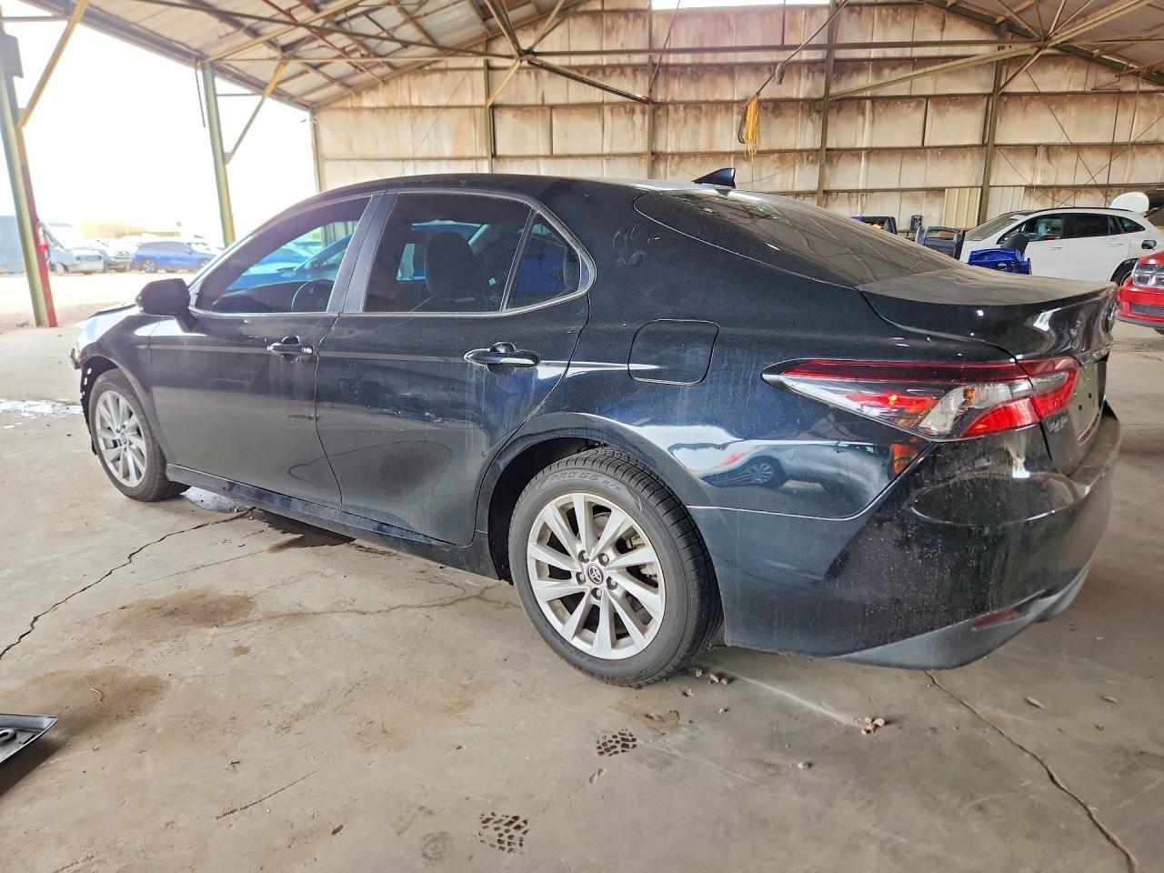 2022 Toyota Camry Le - Фото 2