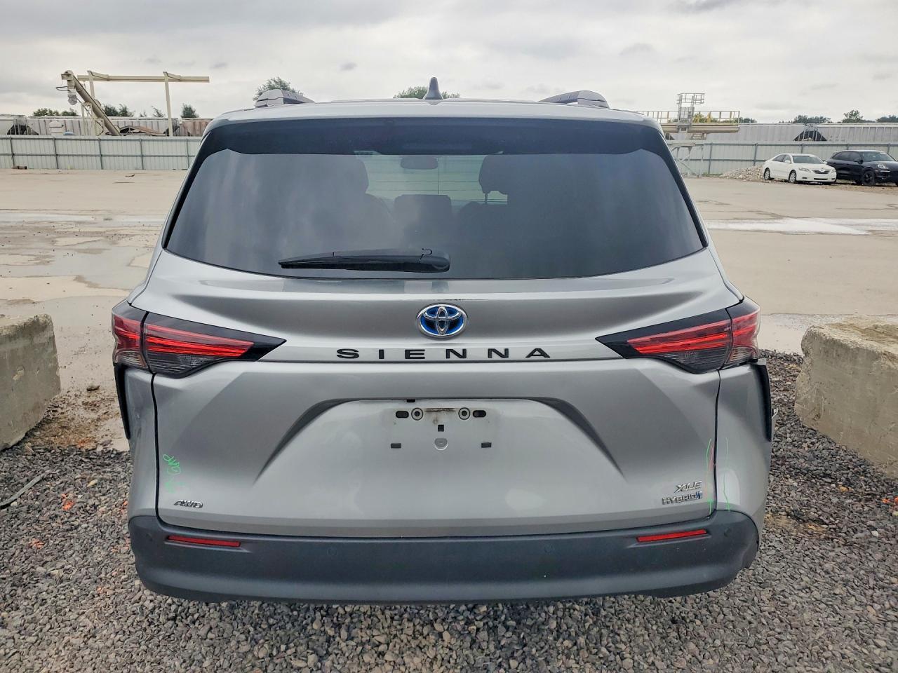 2021 Toyota Sienna Xle - Image 6