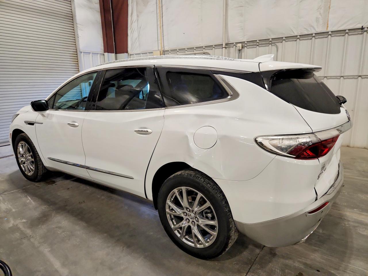 2023 Buick Enclave Essence - Image 2