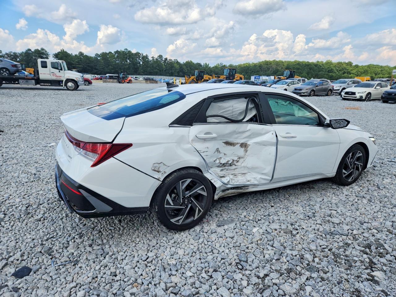 2024 Hyundai Elantra Limited - Image 3