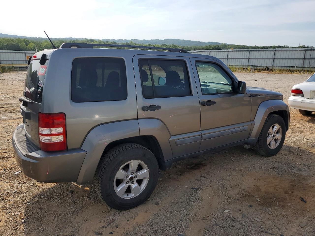2012 Jeep Liberty Sport - Фото 3