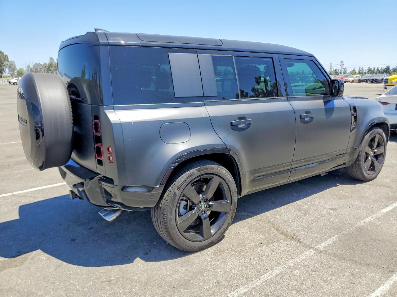 2025 Land Rover Defender 110 X-Dynamic Se - Фото 3