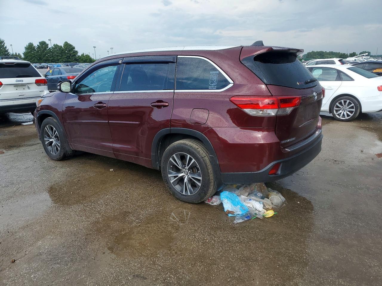 2018 Toyota Highlander Le - Image 2