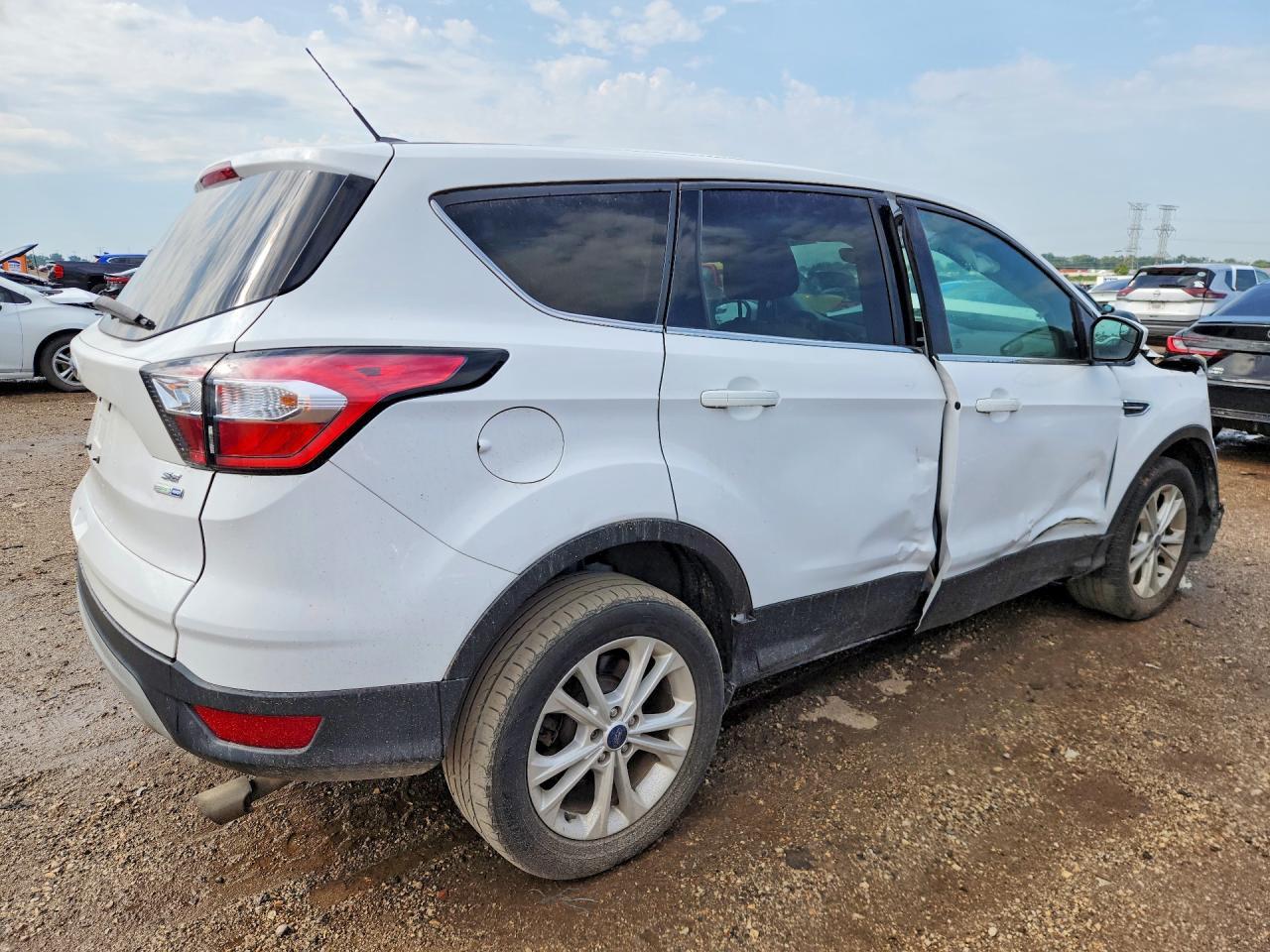 2017 Ford Escape Se - Фото 3