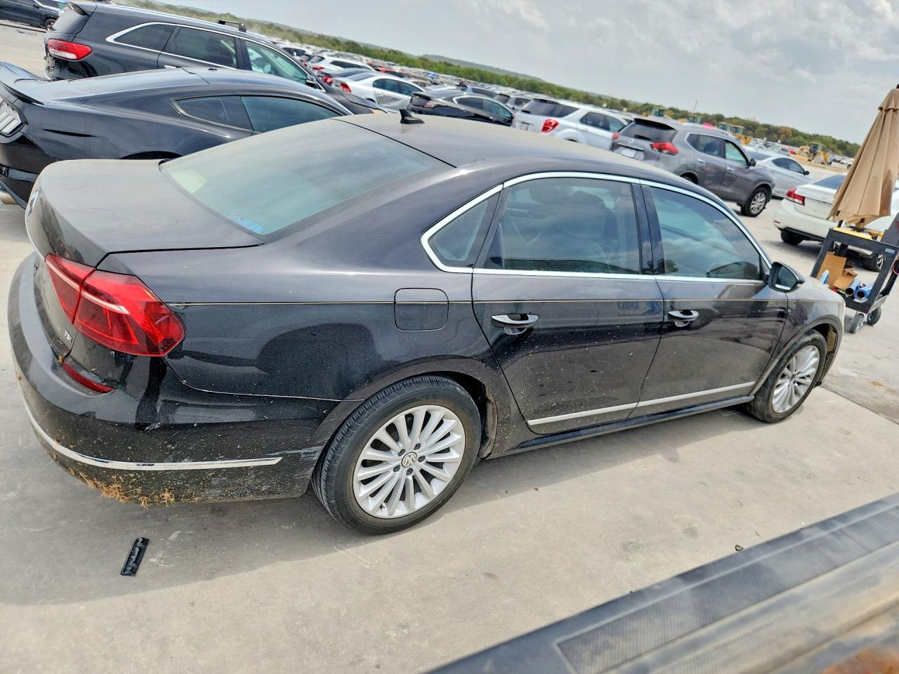 2017 Volkswagen Passat Se - Фото 3