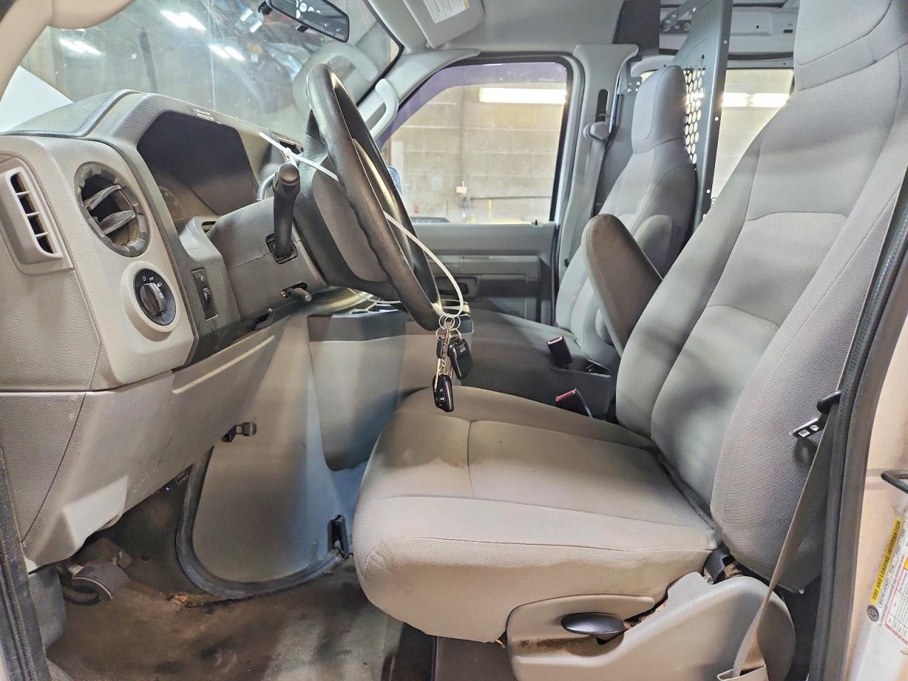 2014 Ford Econoline E250 Van - Фото 7
