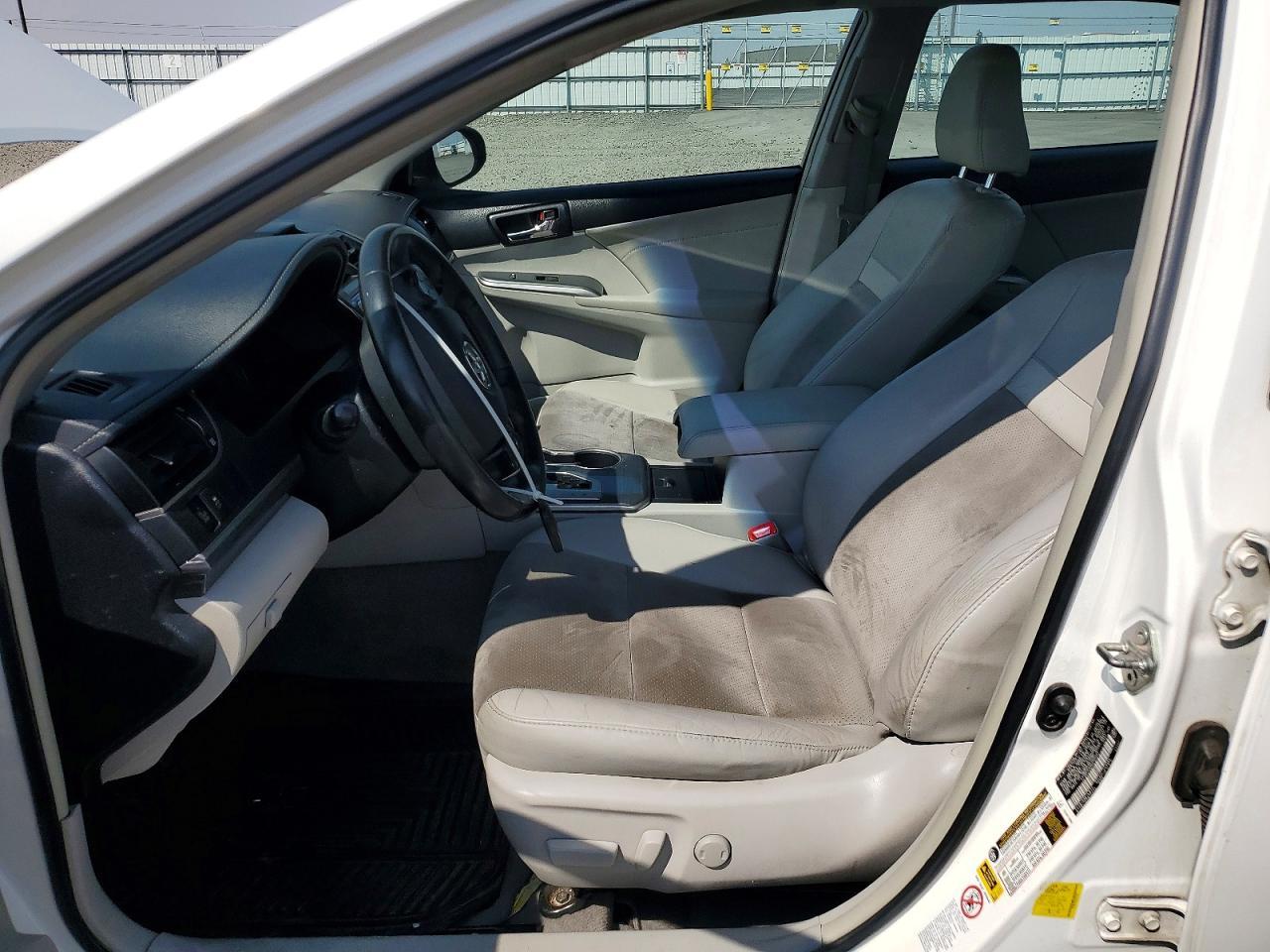 2014 Toyota Camry Hybrid Xle - Image 7