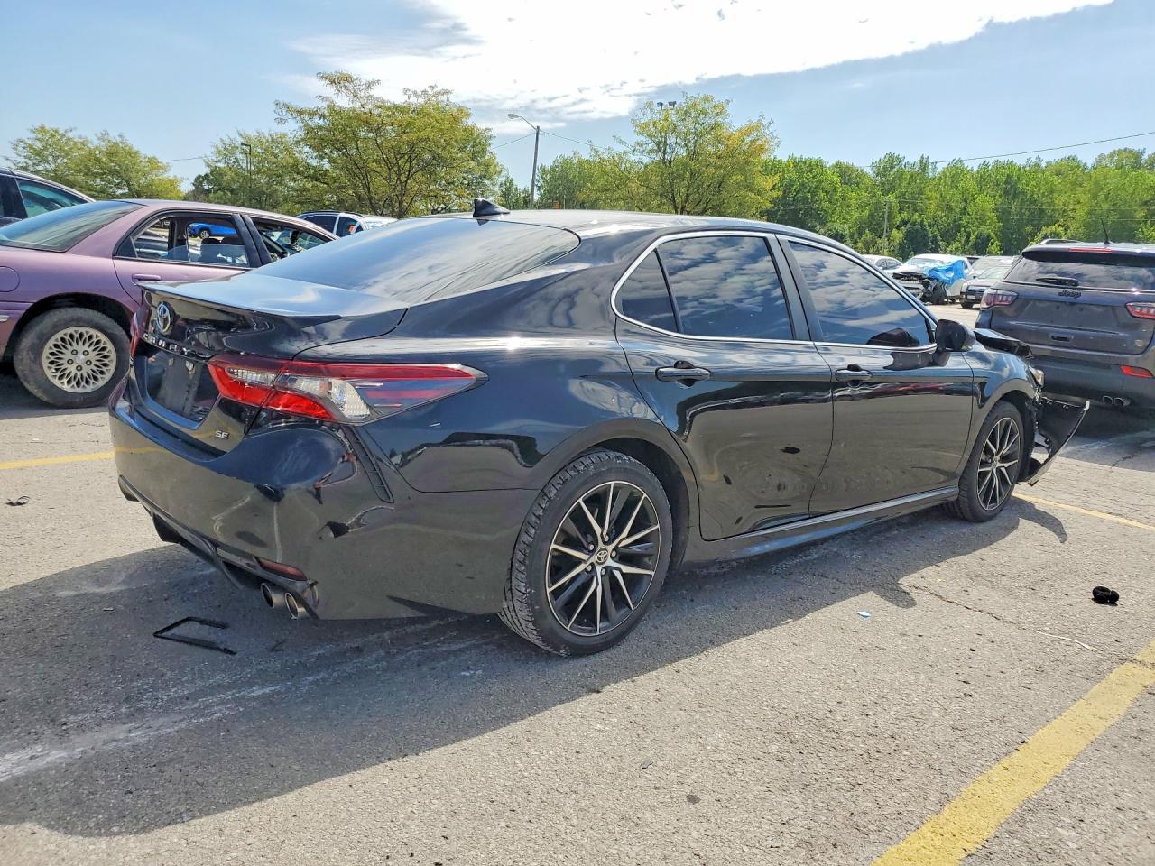 2021 Toyota Camry Se - Image 3