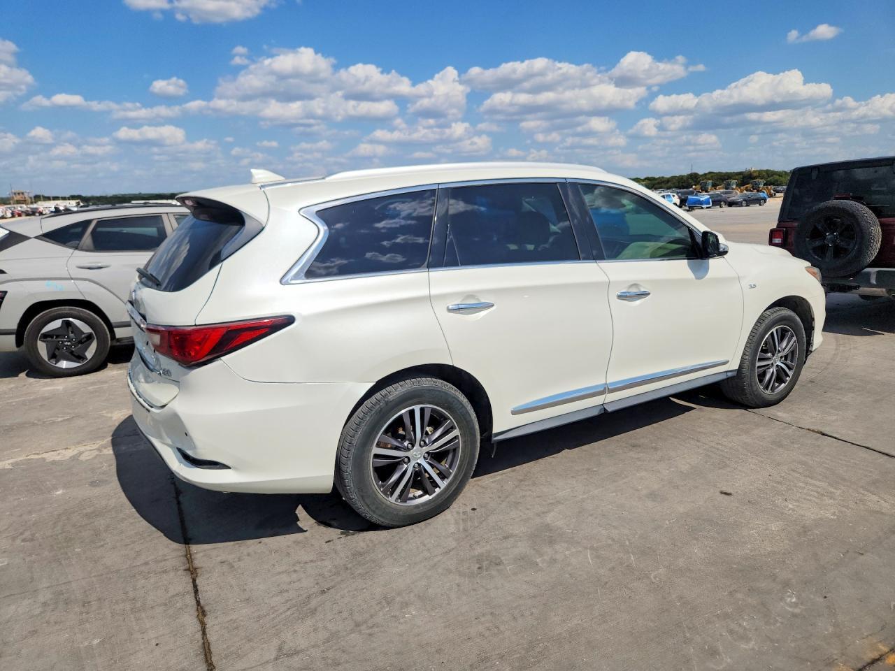 2019 Infiniti Qx60 Luxe - Image 3