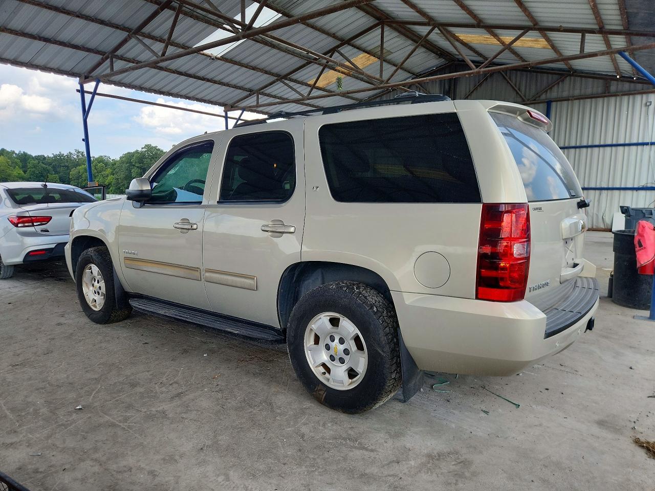 2010 Chevrolet Tahoe C1500 Lt - Image 2