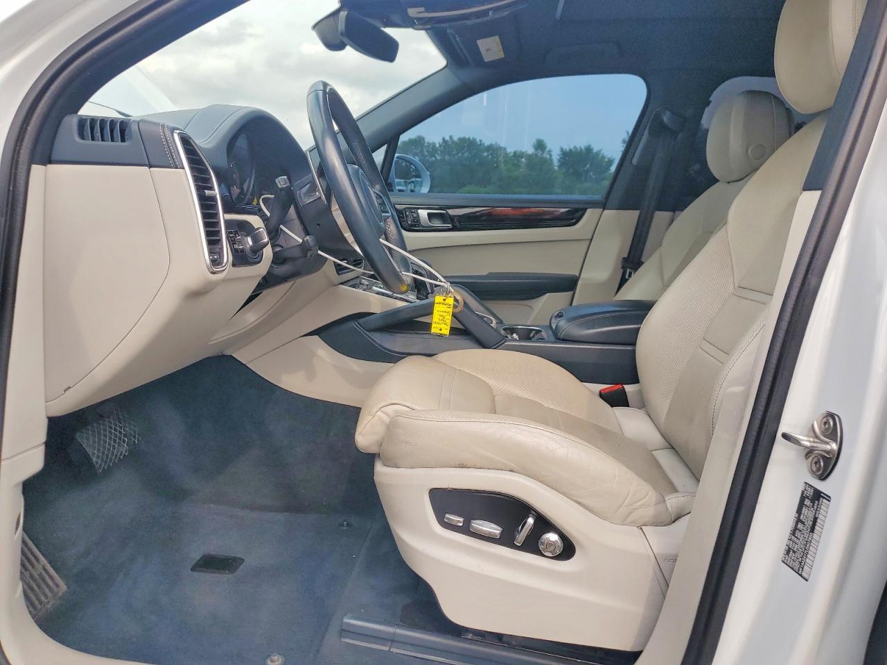 2020 Porsche Cayenne - Image 7
