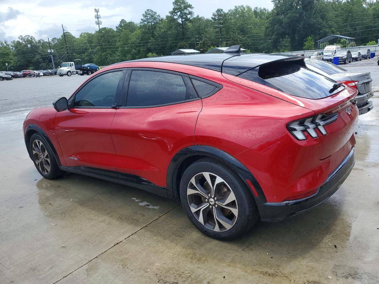 2021 Ford Mustang Mach-E Premium - Фото 2