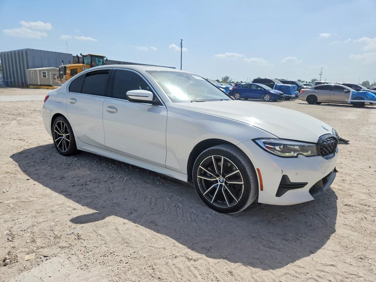 2020 BMW 330Xi - Фото 4