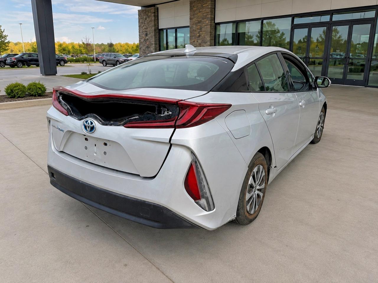 2020 Toyota Prius Prime Le - Image 3