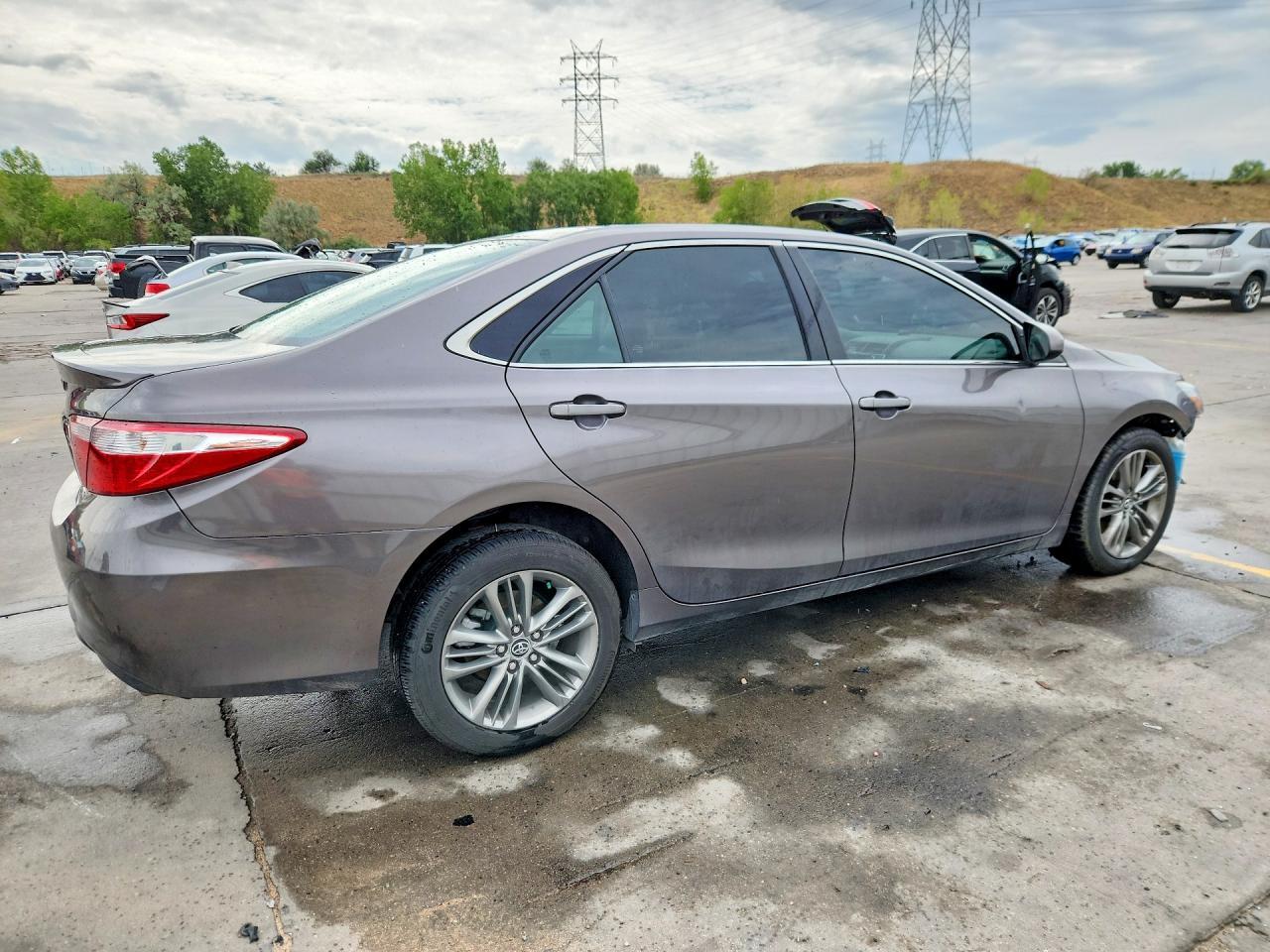 2015 Toyota Camry Se - Image 3