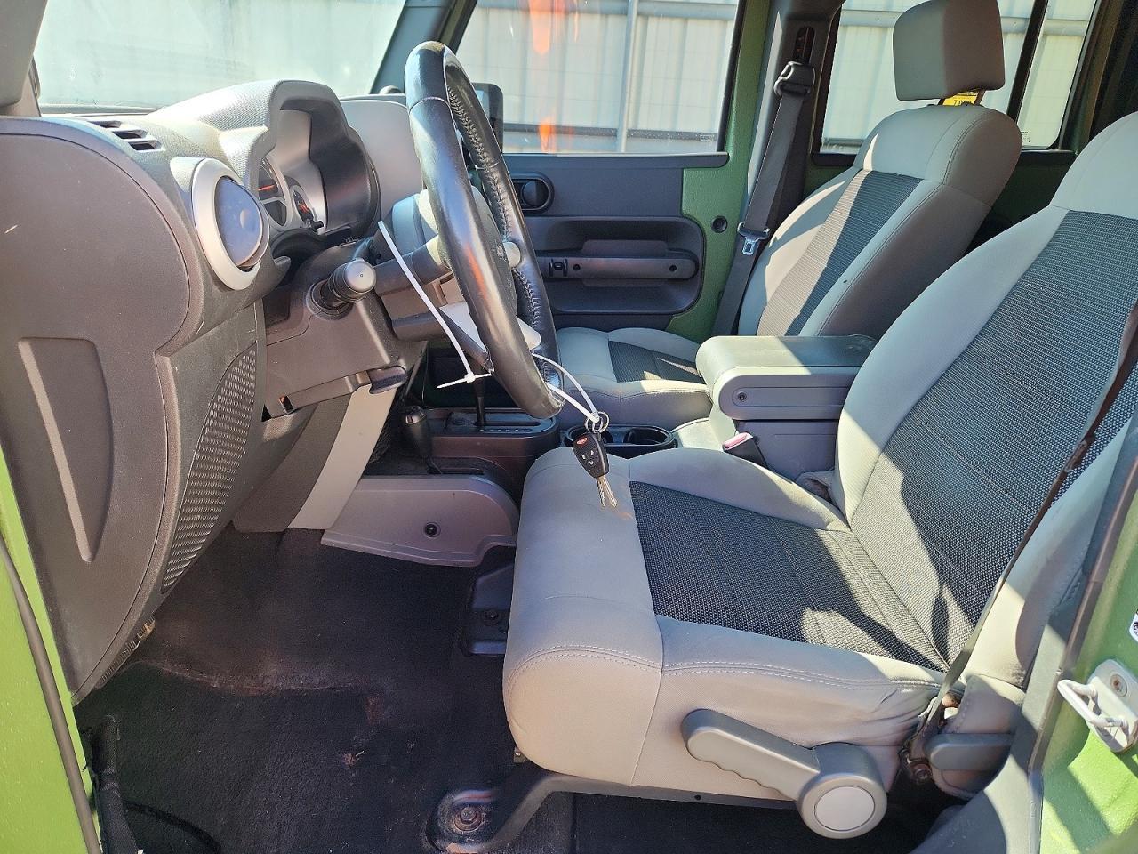 2010 Jeep Wrangler Unlimited Sahara - Image 7
