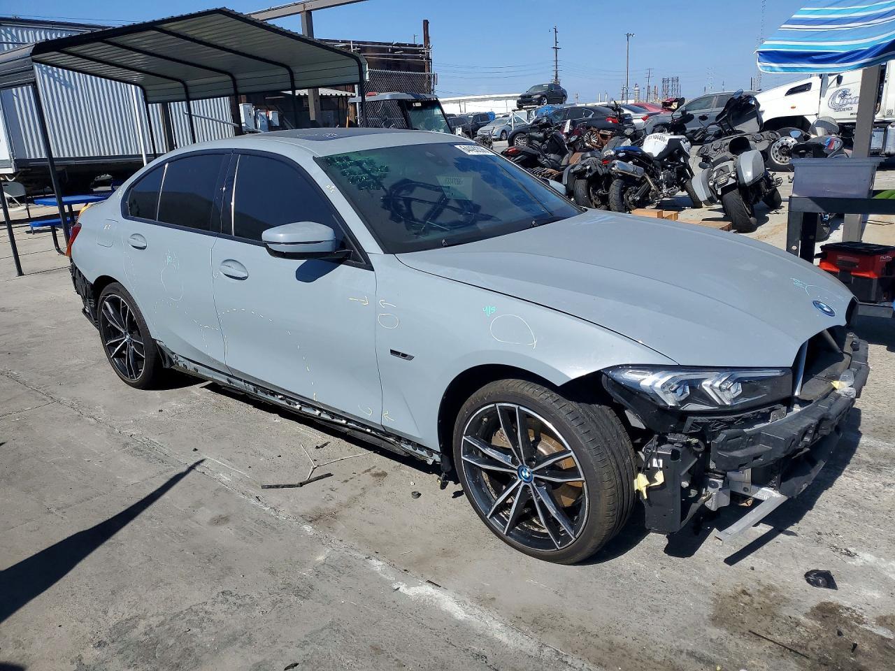 2023 BMW 330E - Image 4