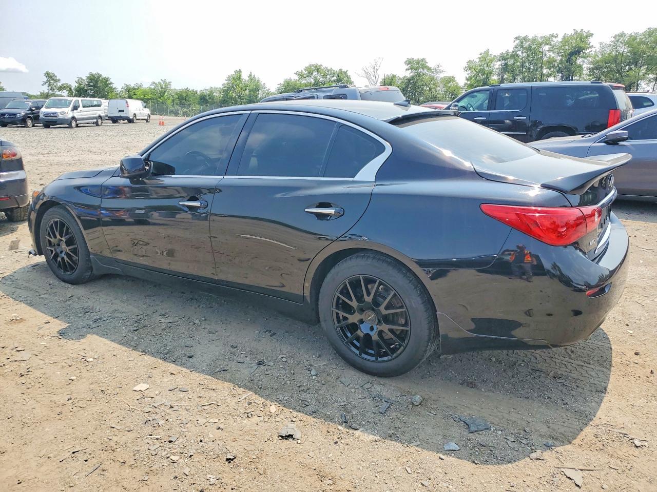 2015 Infiniti Q50 Premium - Фото 2