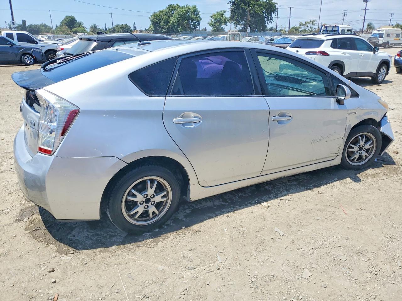 2011 Toyota Prius Two - Фото 3