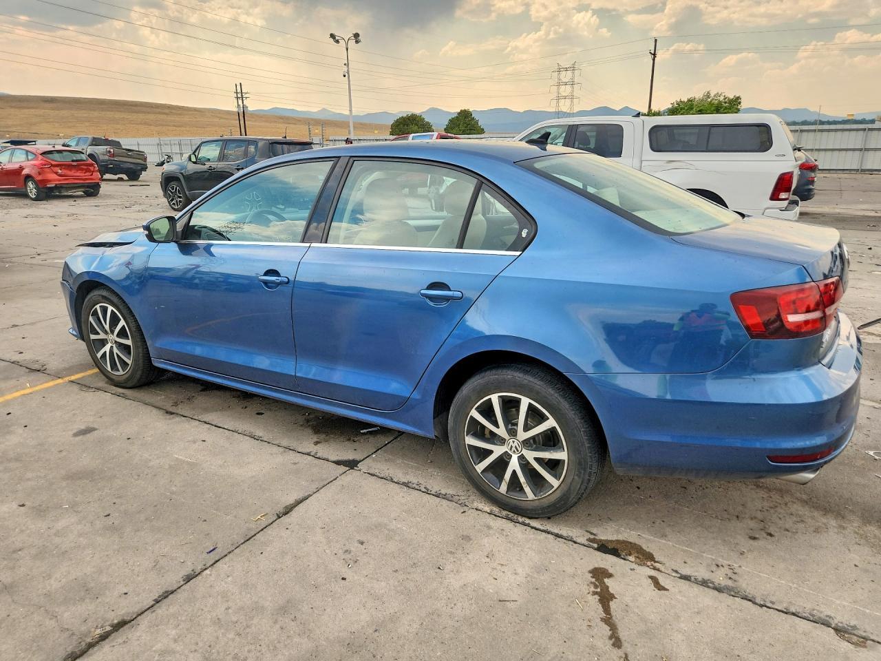 2017 Volkswagen Jetta Se - Фото 2