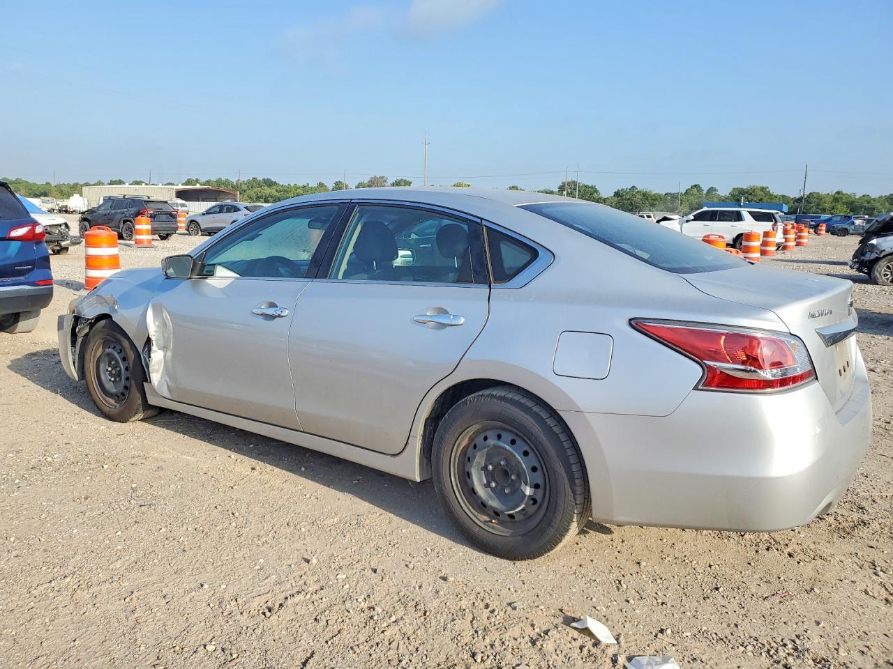 2015 Nissan Altima 2.5 S - Фото 2