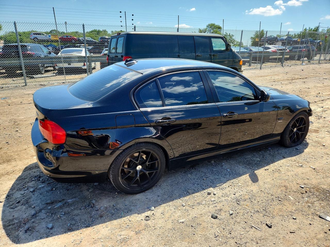 2011 BMW 328 Xi Sulev - Image 3