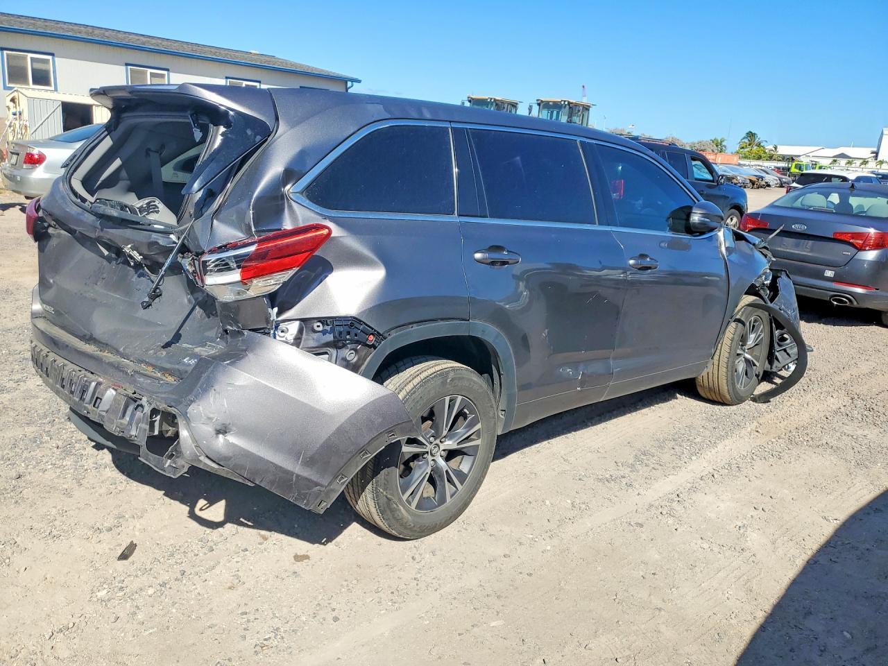 2017 Toyota Highlander Le - Фото 3