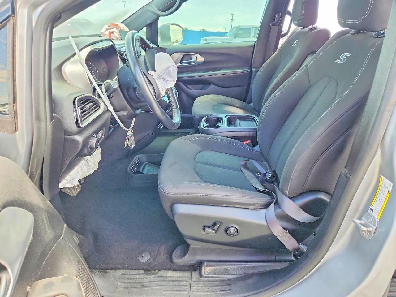 2020 Chrysler Pacifica Touring - Image 7