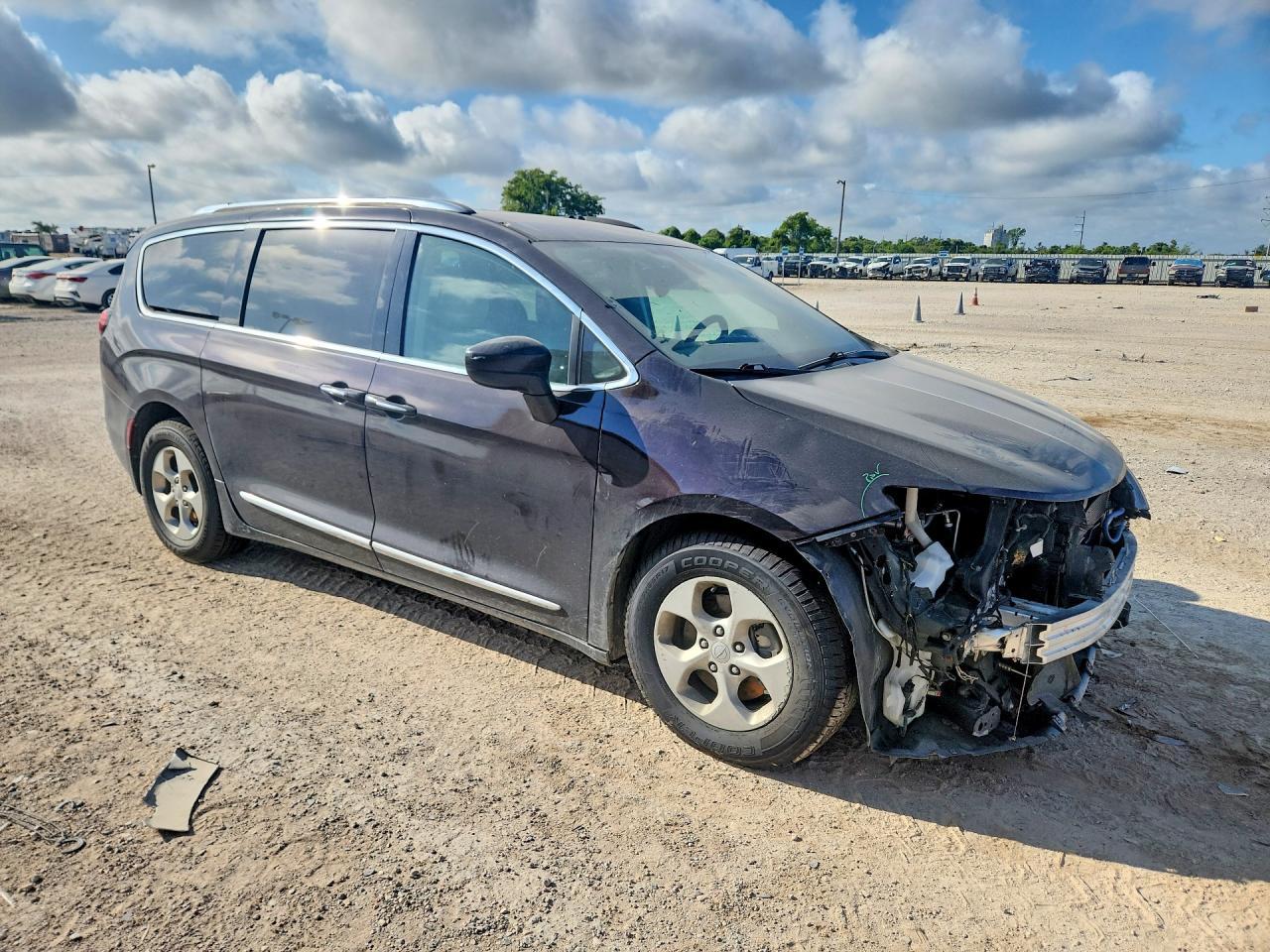 2017 Chrysler Pacifica Touring L Plus - Image 4