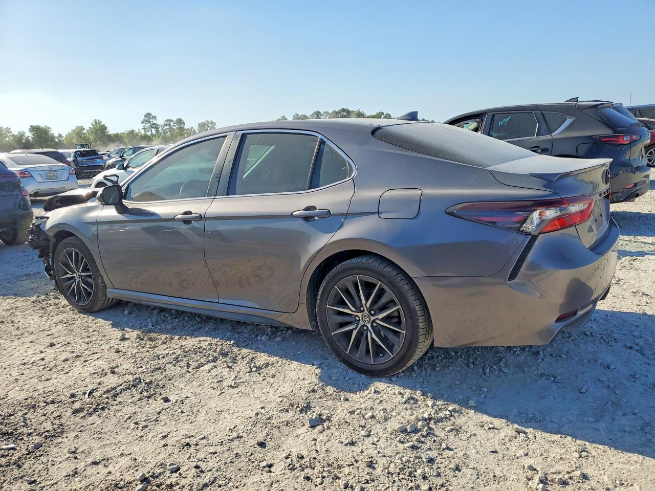 2022 Toyota Camry Se - Фото 2