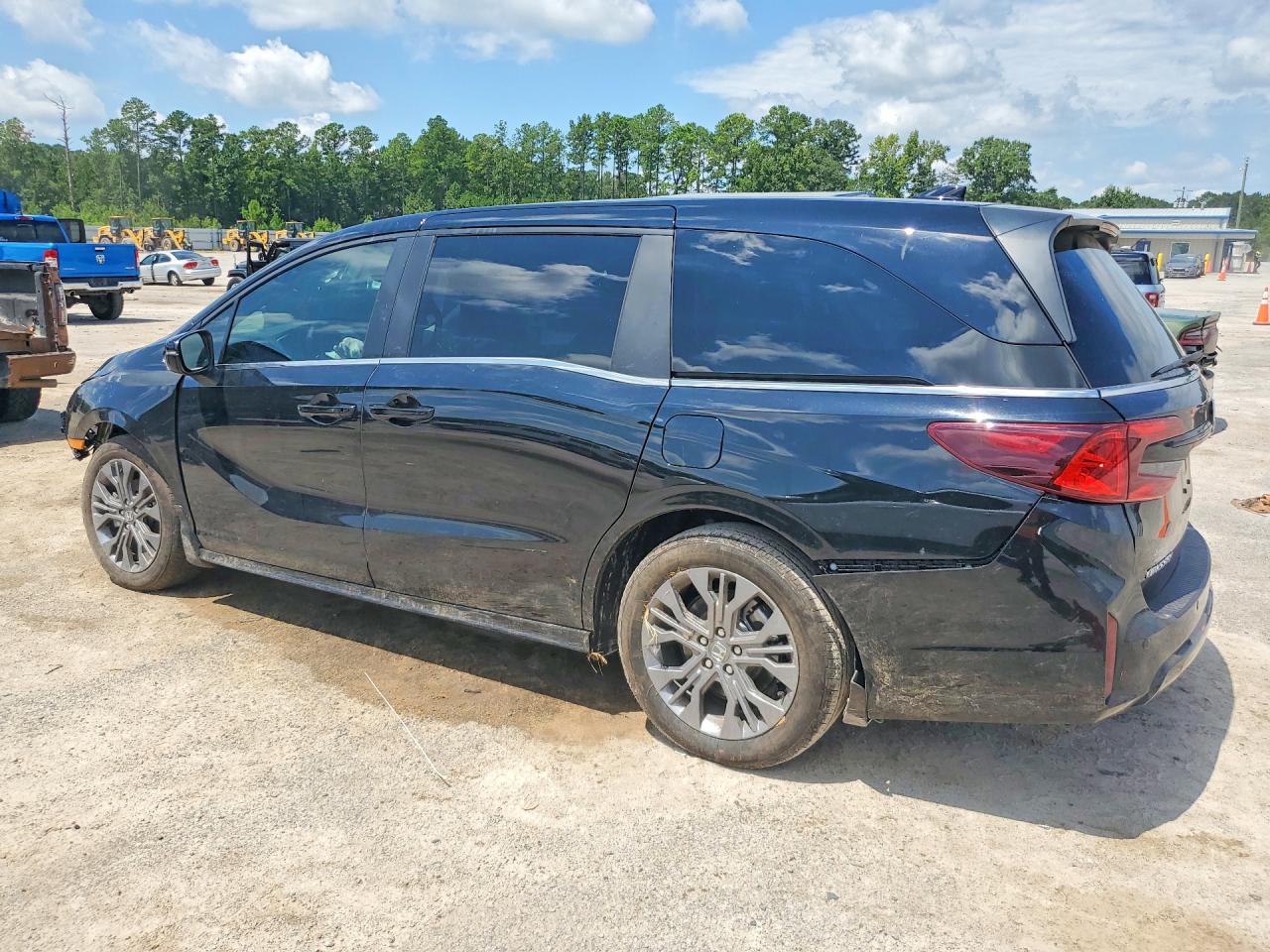 2026 Honda Odyssey Touring - Фото 2