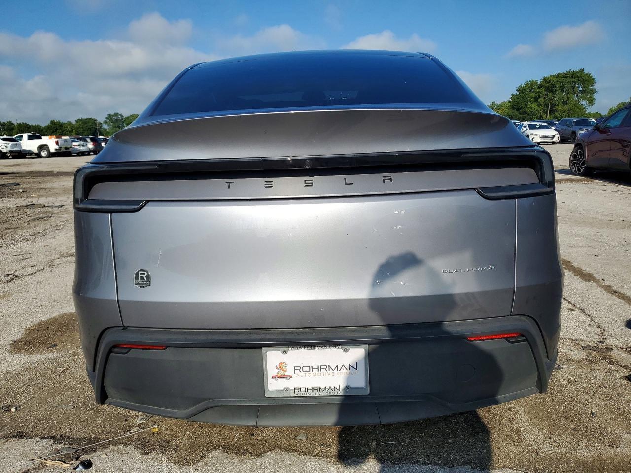 2026 Tesla Model Y - Фото 6