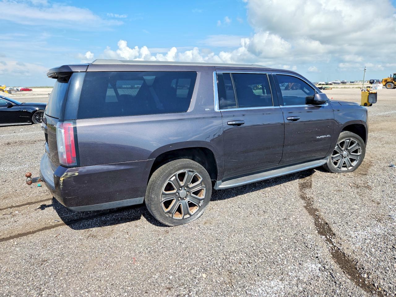 2017 GMC Yukon Xl K1500 Slt - Image 3