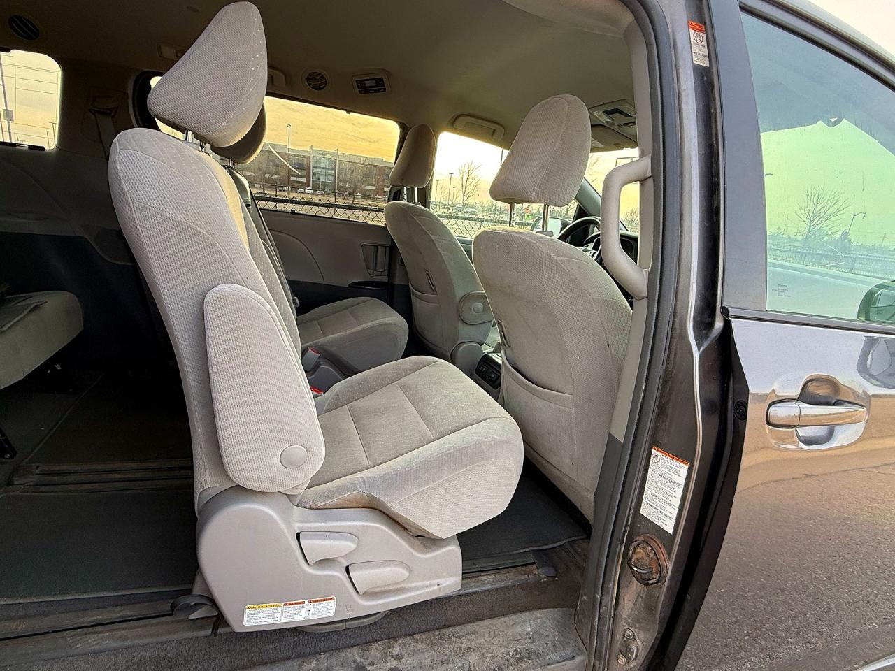 2018 Toyota Sienna Le - Image 6
