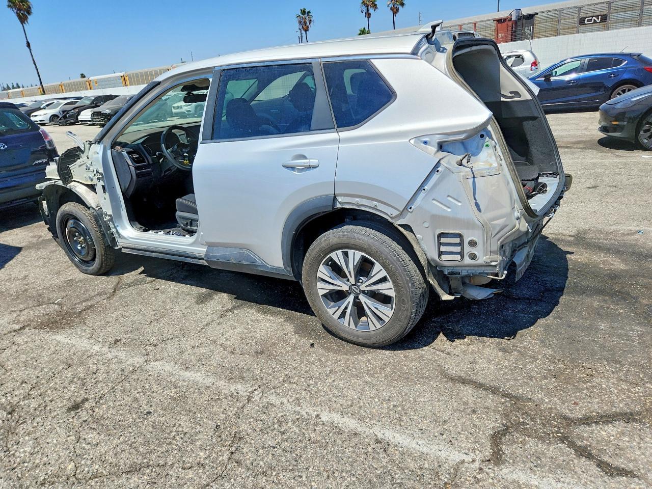 2023 Nissan Rogue Sv - Image 2