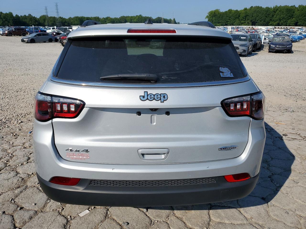 2025 Jeep Compass Latitude - Фото 6