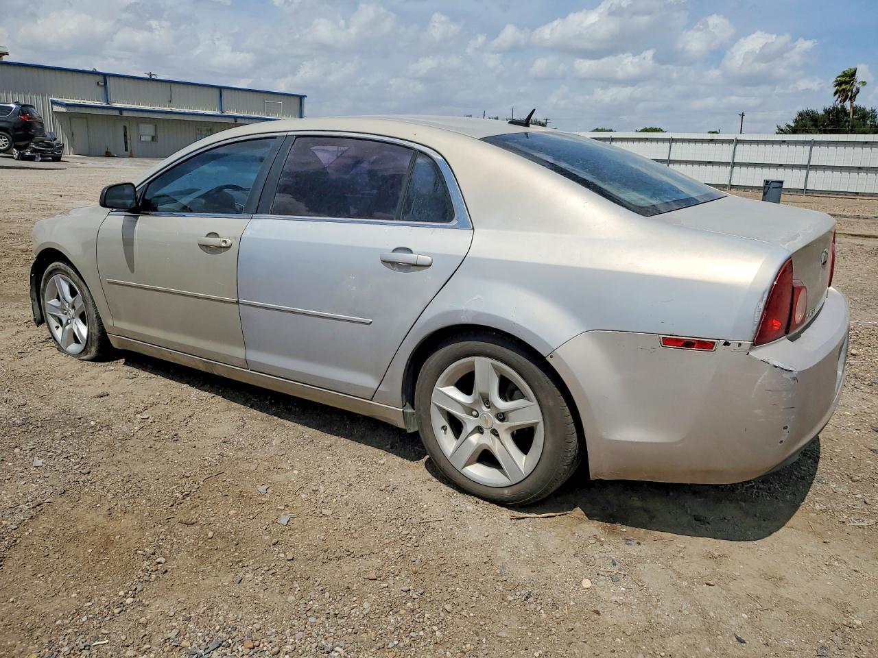 2011 Chevrolet Malibu Ls - Фото 2