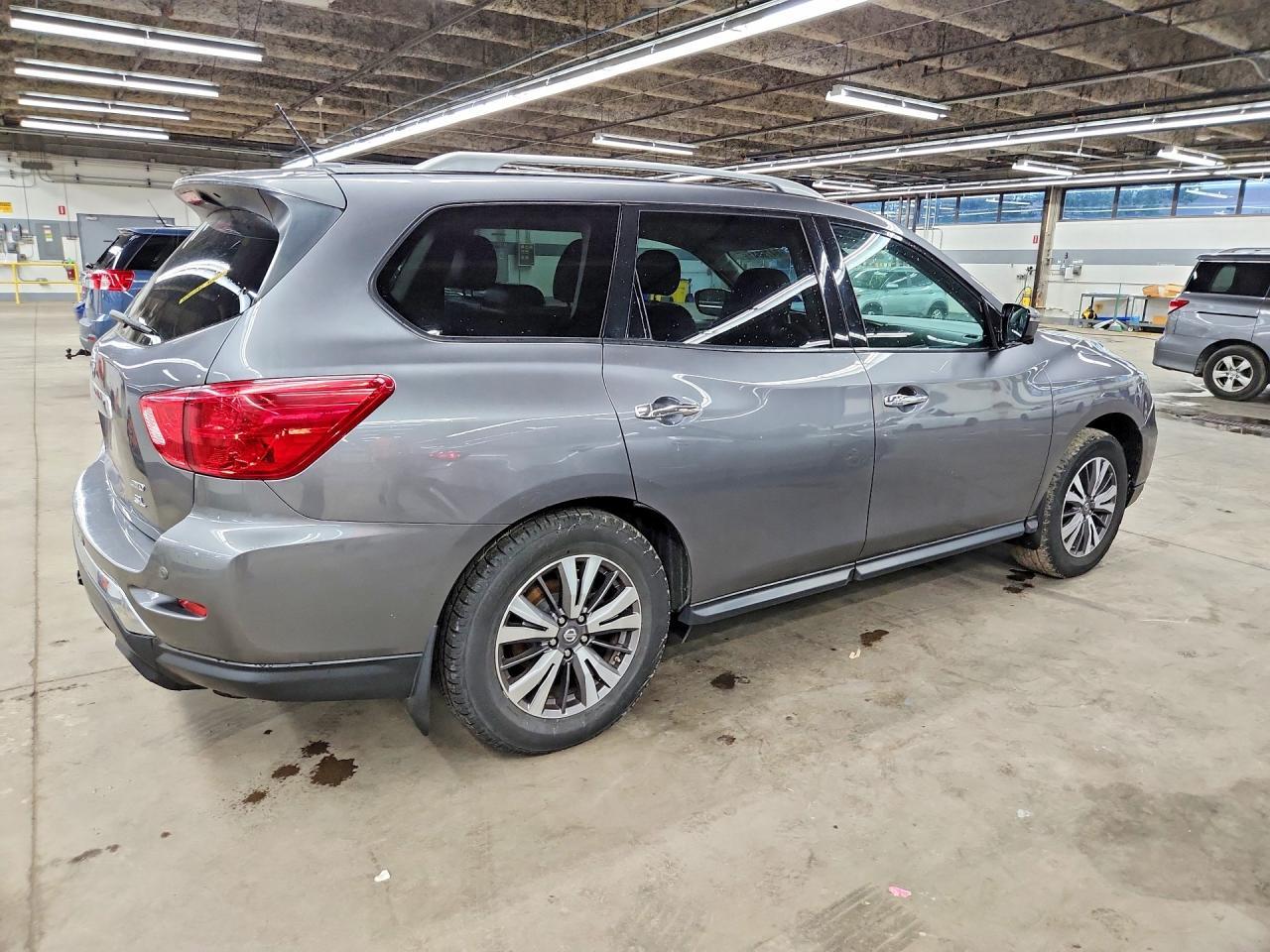 2017 Nissan Pathfinder S - Image 3