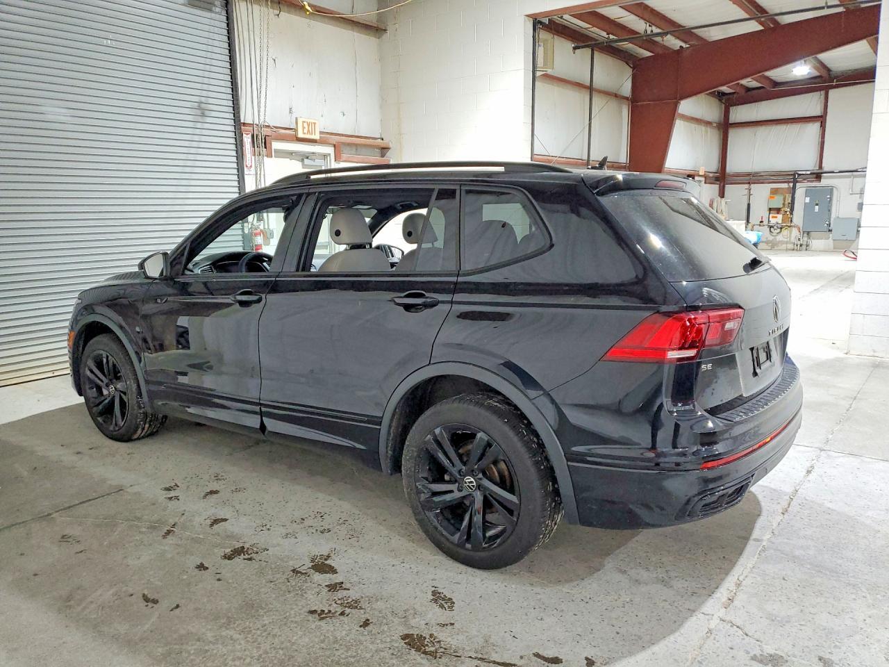 2024 Volkswagen Tiguan Se R-Line Black - Image 2