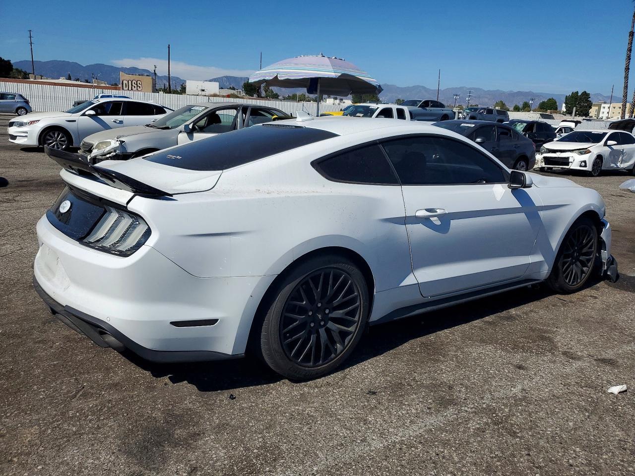 2022 Ford Mustang - Фото 3