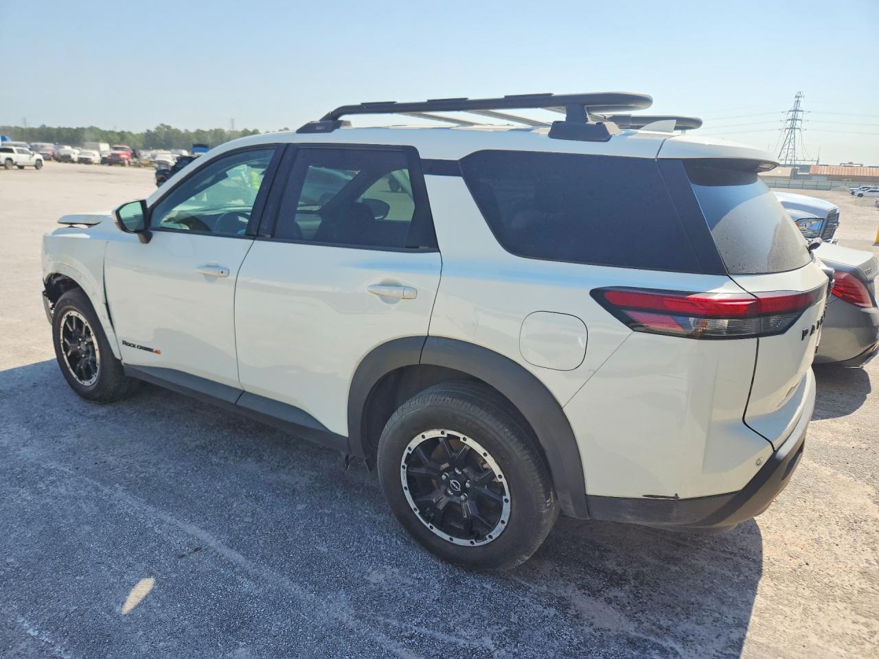 2023 Nissan Pathfinder Sv - Фото 2