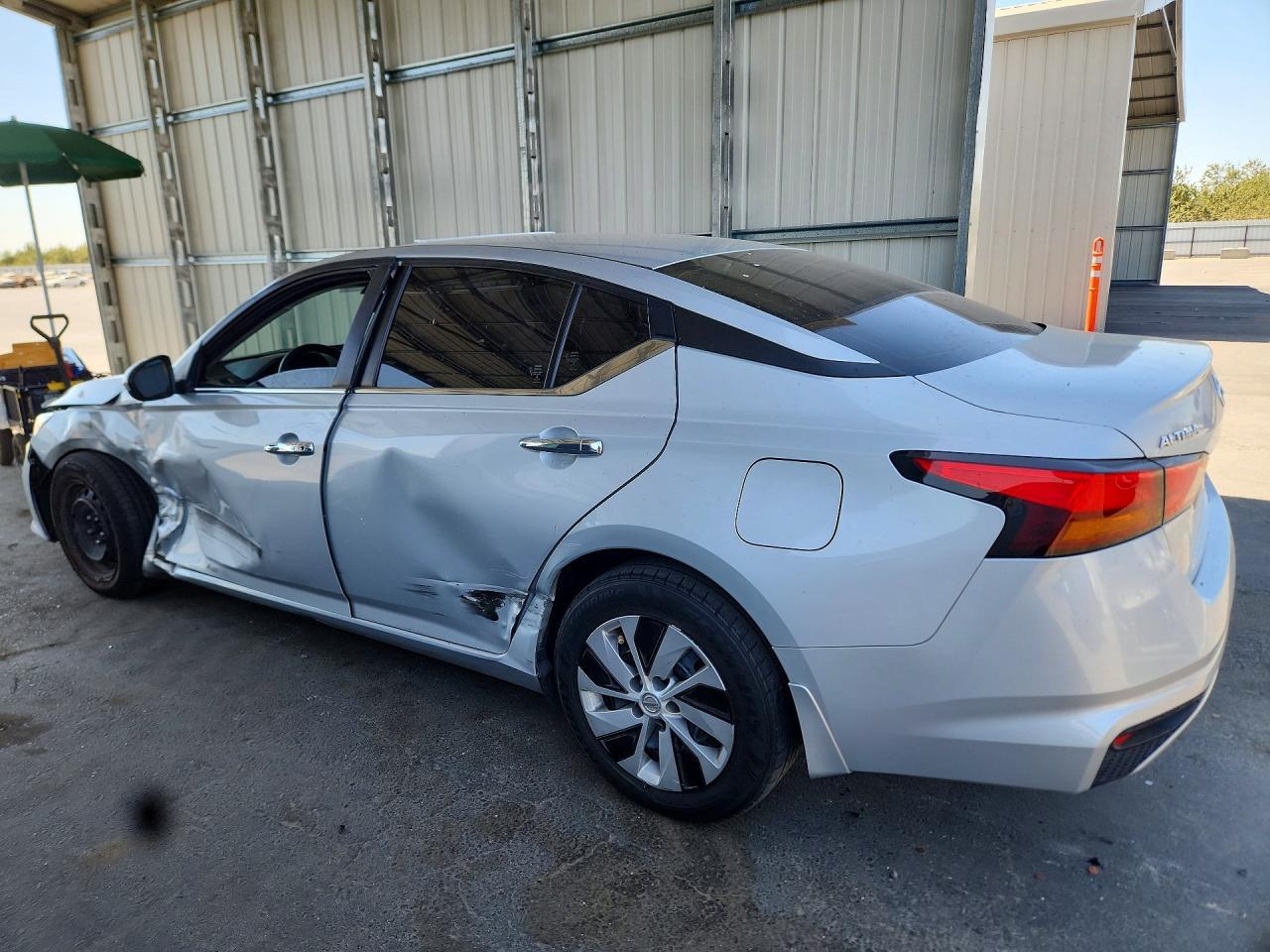 2022 Nissan Altima S - Image 2