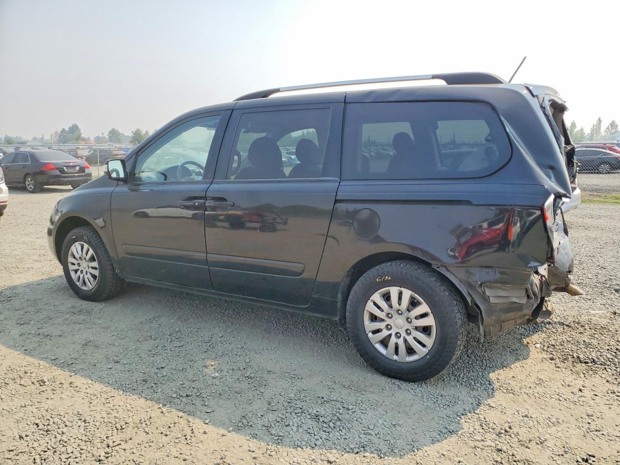 2011 Kia Sedona Lx - Фото 2