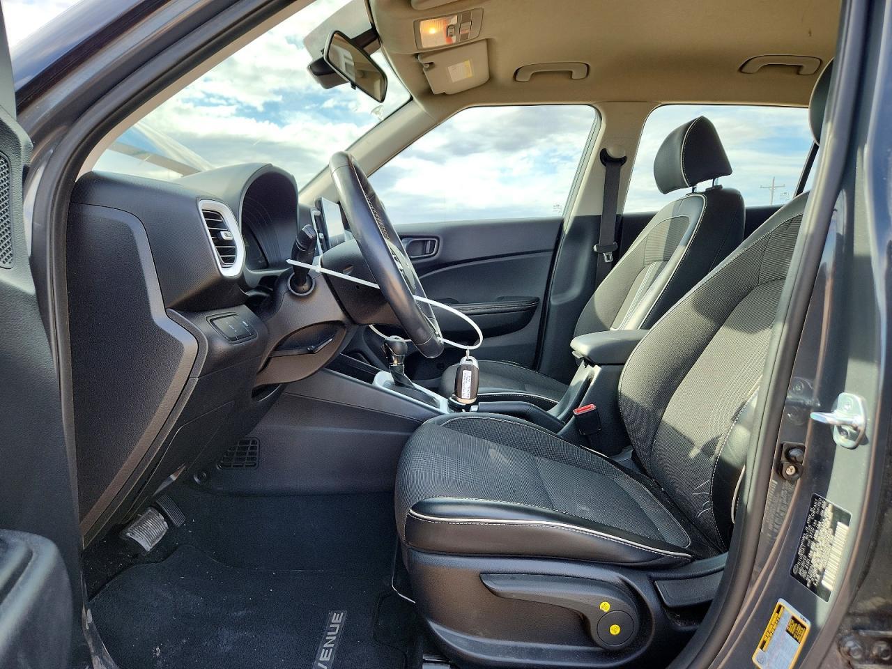 2023 Hyundai Venue Limited - Image 7