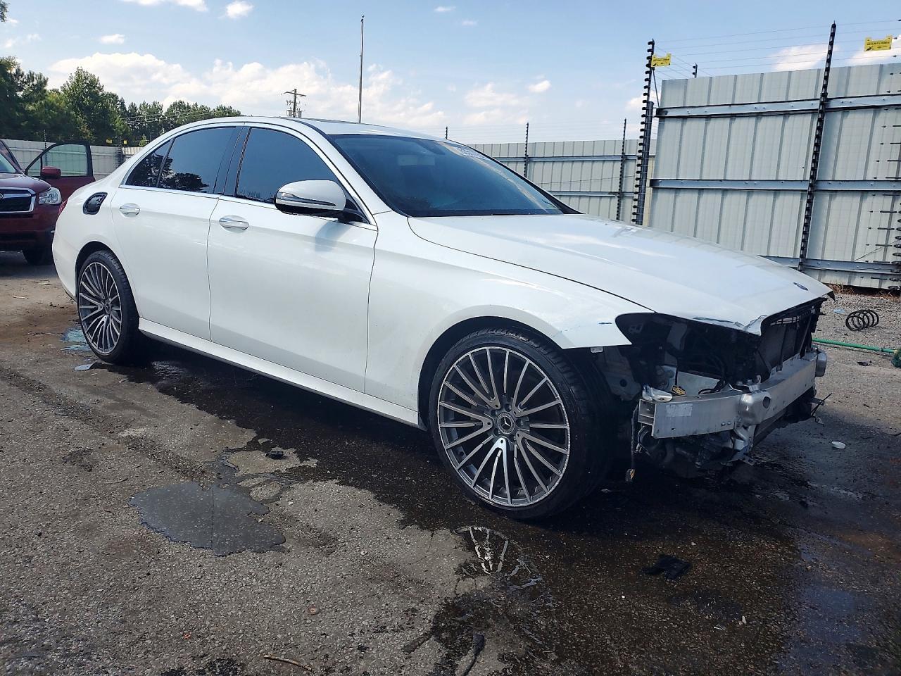 2017 Mercedes-Benz E 300 - Фото 4