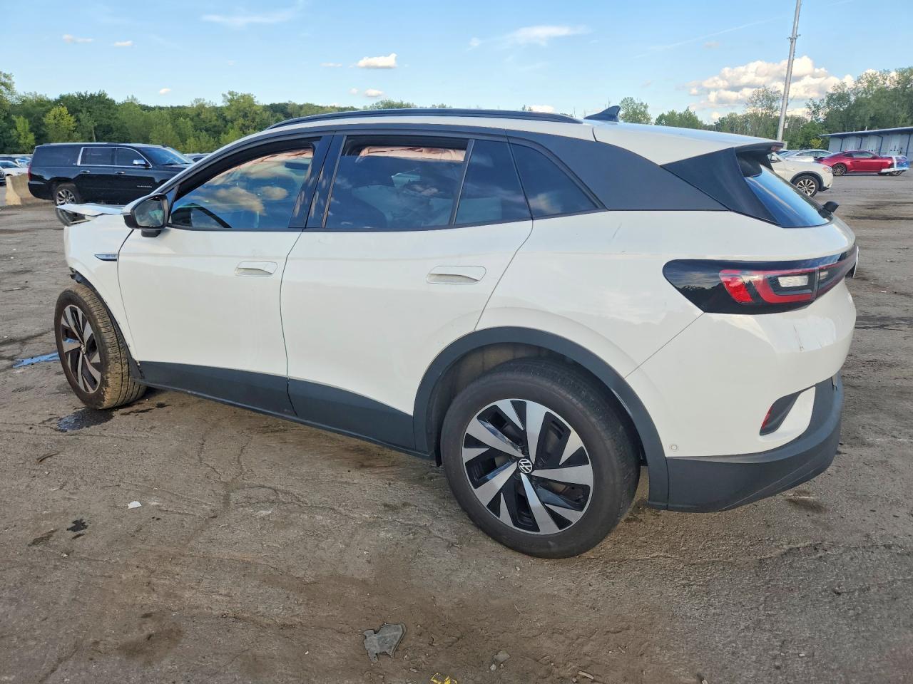 2023 Volkswagen Id.4 Pro - Image 2