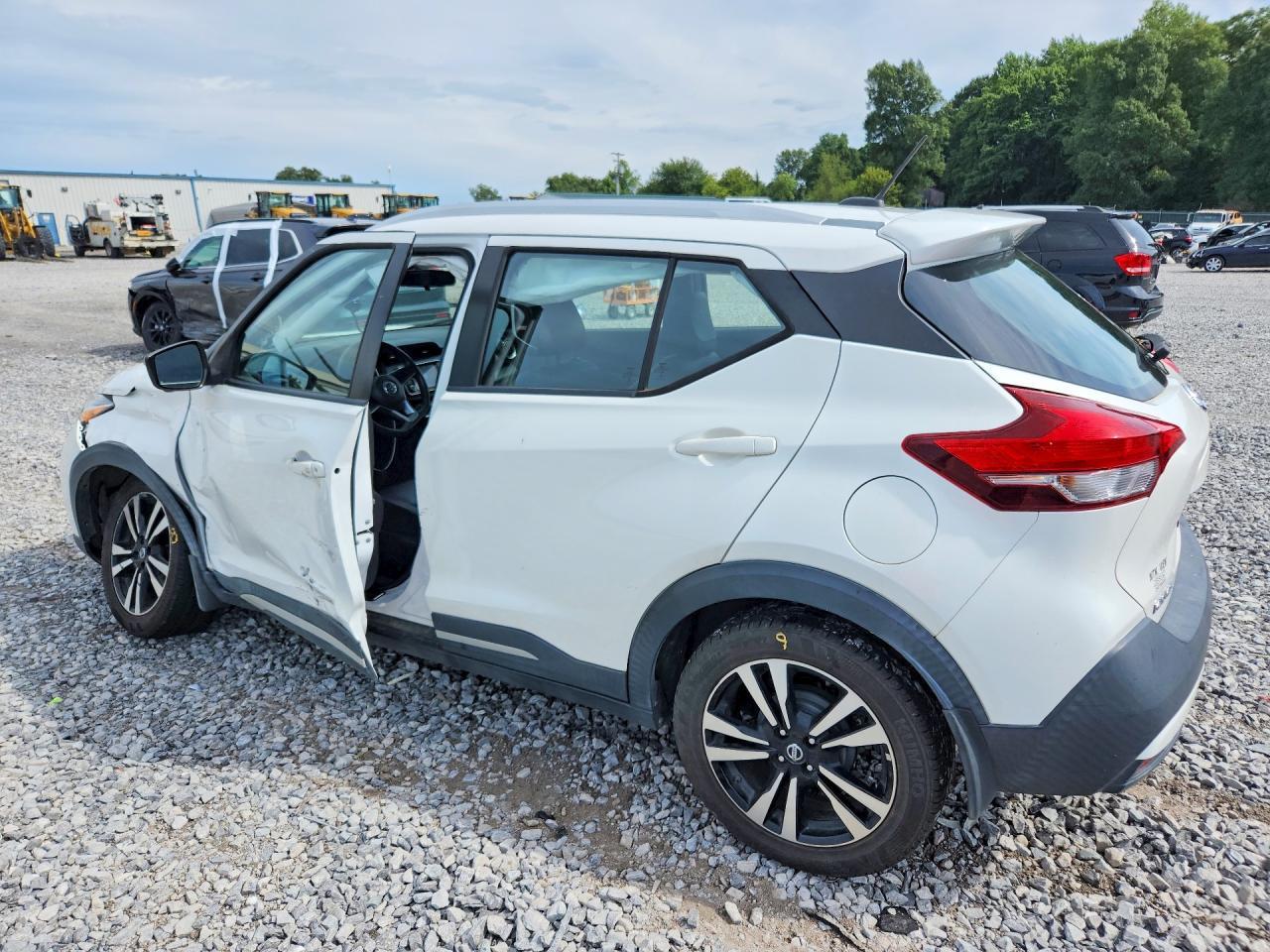 2019 Nissan Kicks Sr - Фото 2