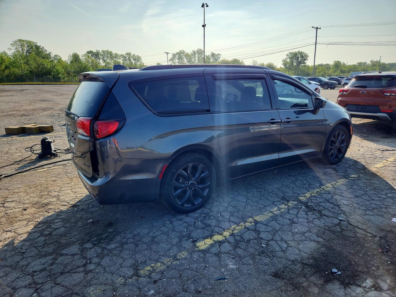 2019 Chrysler Pacifica Limited - Фото 3