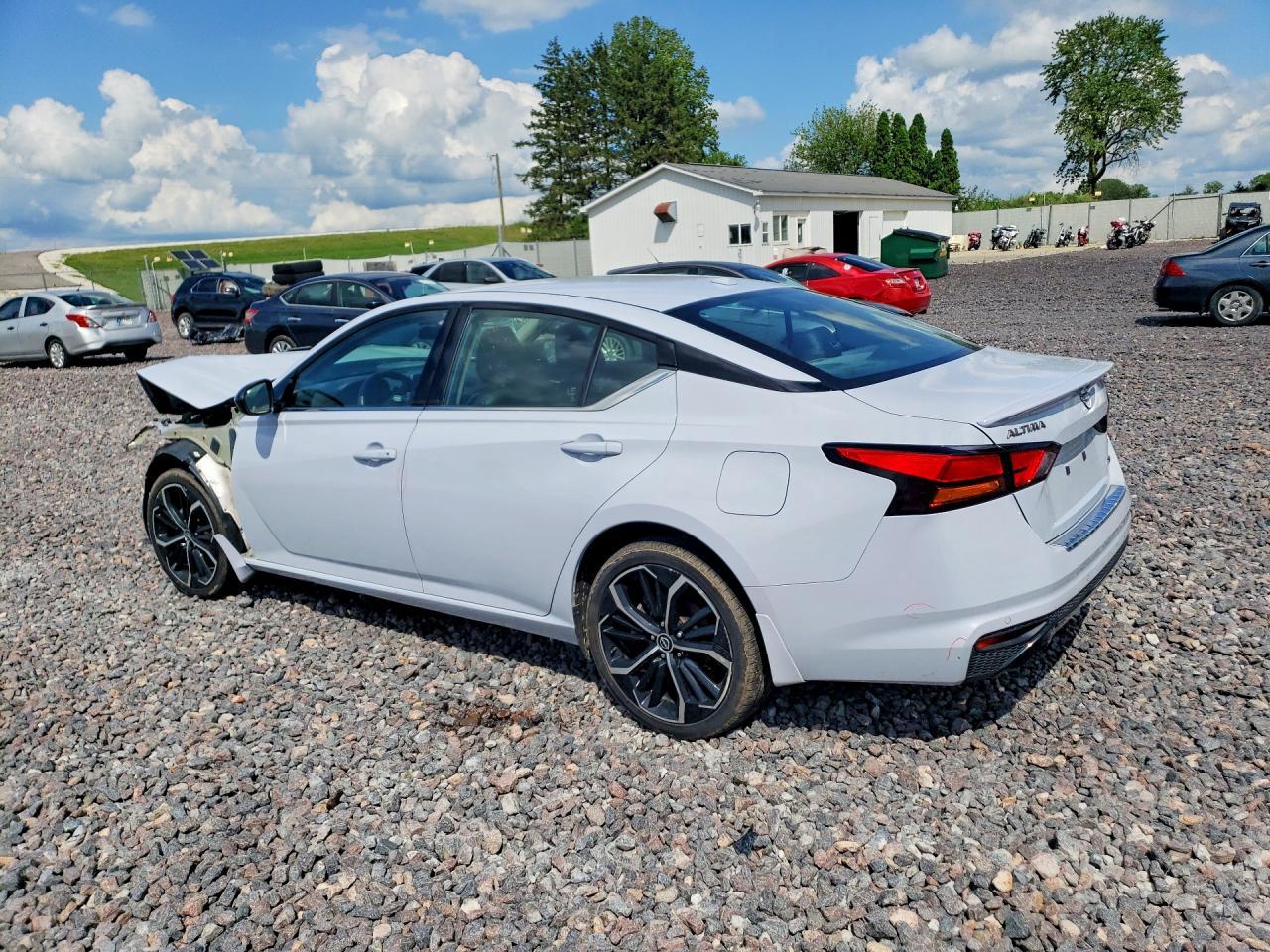 2023 Nissan Altima Sr - Image 2